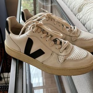 VEJA V-10 sneakers navy trim Size 8
